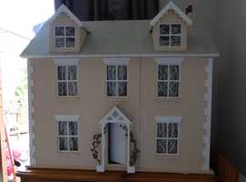 Willow Cottage Dolls House 1 12th Scale In Very Good Condition In
