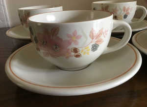 4 Hedge Rose coffee/tea cups and saucers