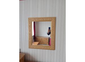 STUNNING, IMMACULATE GOLD METAL EFFECT HEAVY MIRROR IN EXCELLENT CONDITION.