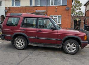 Land Rover Discovery, 2000 (X) Red Estate, Manual Diesel, 165,234 miles