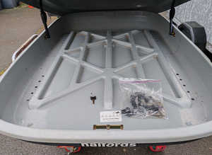 CAR ROOF BOX EXCELLENT WORKING ORDER NO DAMGE WITH KEYS