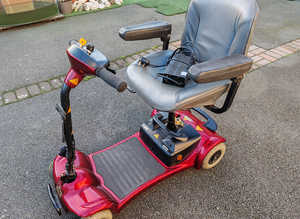 MOBILITY SCOOTER WITH CHARGER