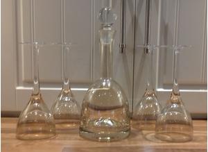 JUST REDUCED - Brand new immaculate top quality brilliantly durable, expensive Amber wine glasses x 4 with matching Amber Decanter from Debenhams (RRP