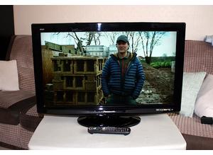 Panasonic 32 inch TV with Freeview