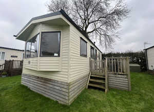 STATIC CARAVAN WITH DECKING FOR SALE ON WHITE ROSE HOLIDAY PARK, THIRSK, NORTH YORKSHIRE. PET FRIENDLY. GREAT FACILITIES