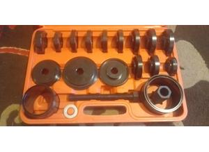 Wheel bearing removal kit