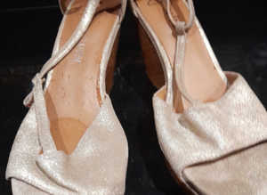 Clarks Ladies Gold Sparkly Shoes Size 4