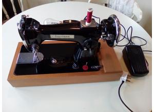 Chapman deluxe elec sewing machine