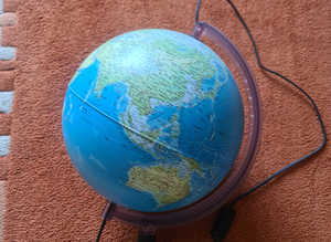 ILLUMINATED WORLD GLOBE