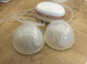 Breast pumps wearable