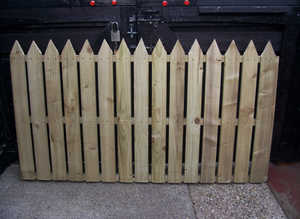 WOODEN PICKET FENCE FULLY TANALISED W6' X H3'-4" DETAILS WELL MADE 2"X2" FRAME