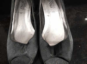 Ladies Size 4 Black Heeled Shoes