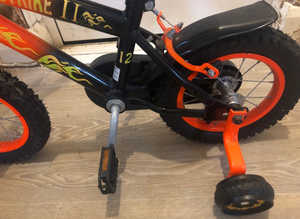 Kids bike orange and black strike 2