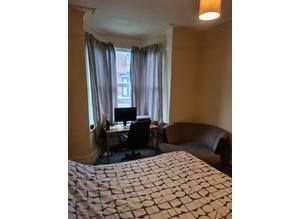 Large room to let available now