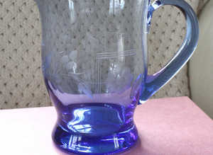 Large glass jug 7.5ins tall with gradient blue & etched flowers.weight 1kg