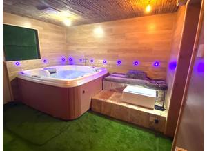 Indoor Hot Tub Spa Party ( Ladies Female Only Spa in Manchester )