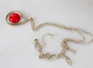 Fashion Silver Tone Chain with Teardrop Shape & Red centre