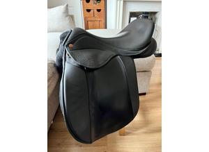 17.5" black VSD Saddle Company saddle
