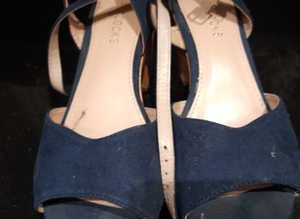 Ladies Size 5 Heeled Shoes In Blue