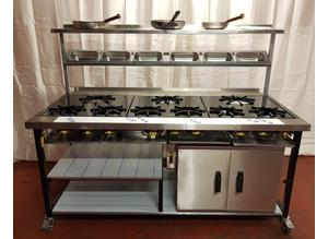 Cooker 9 burners with one oven for commercial use.