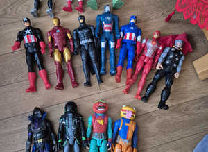 Action figures  (x14)
