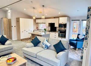 **REDUCED luxury lodge with FREE pitch fees until 2027**