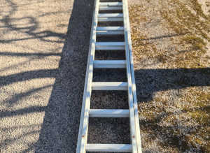 TWO PIECE EXTENDABLE ALUMINIUM LADDER