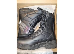 Boots Mens, size 9. Black. New combat style