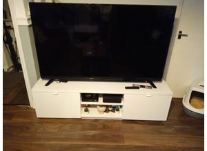 White very high gloss TV unit