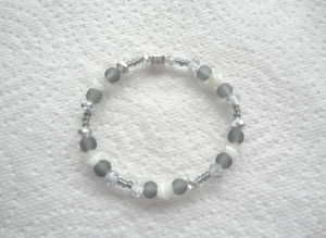 Handmade Dark Grey & White Glass Bead Elasticated Bracelet.