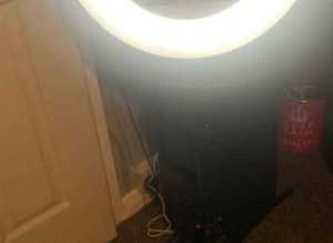 Ring light with mirror