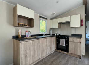 **Pre-owned 2 bed holiday home with FREE 2025 pitch fees**