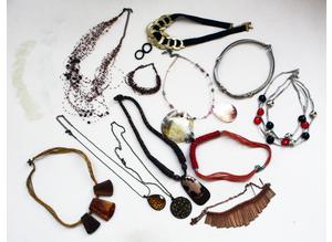 12 Women's 60s? Necklaces. Sea shells,plastic,metal and more.