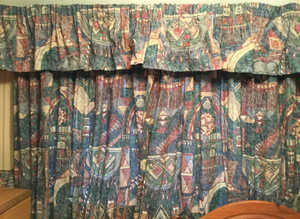 Dorma curtains, pelmet, tie backs and matching single bedding set & rail. Available at £5 each