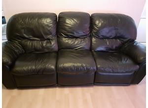 Free to collector. 3 piece leather sofa