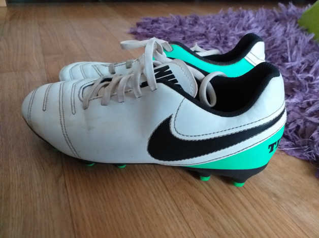 nike football boots size 4