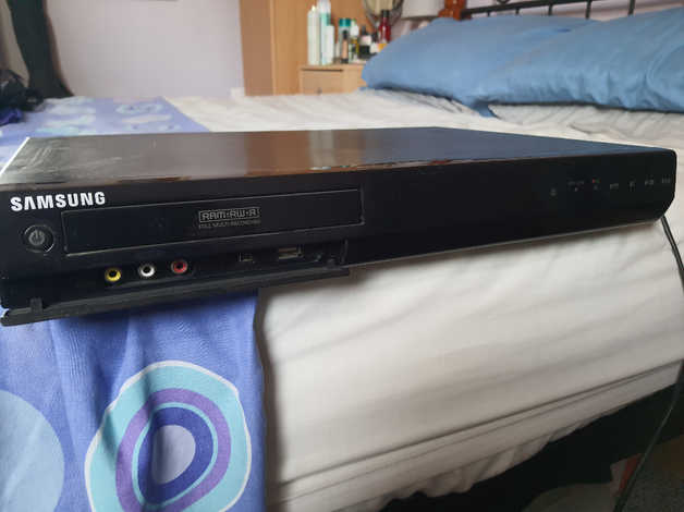 consola Espinoso Mínimo For Sale - Samsung Dvd-sh893m Multi Format Dvd Recorder,built In 160gb Hard  Drive Hdd, Freeview, Hdmi,usb | in Cambridge, Cambridgeshire | Freeads