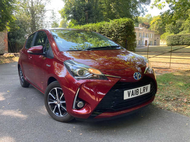 At vise tempo Dynamics Toyota Yaris, 1.5 Icon Tech 2018 (18) Tokyo Red Pearl Hatchback, Cvt  Hybrid, 6300 Miles. | in Horsham, West Sussex | Freeads