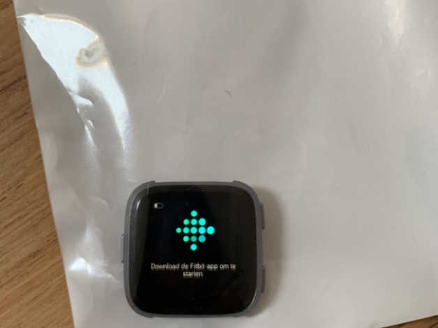 Fitbit pebble hot sale versa