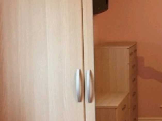 Hallingford Light Oak Bedroom Furniture In Alresford Hampshire