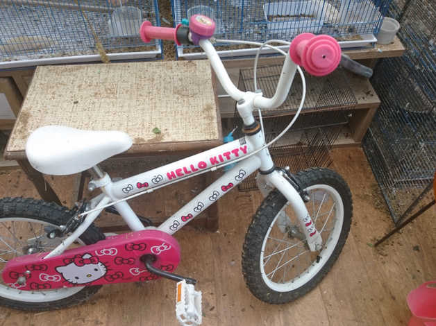 Halfords hello store kitty bike