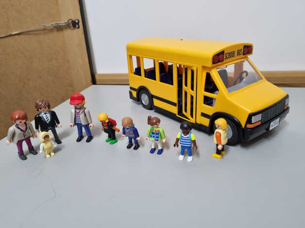 Playmobil school bus hot sale with flashing lights