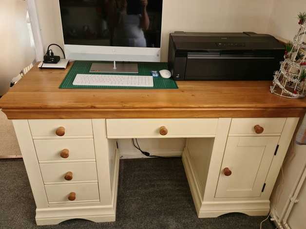 Oak deals furnitureland desk