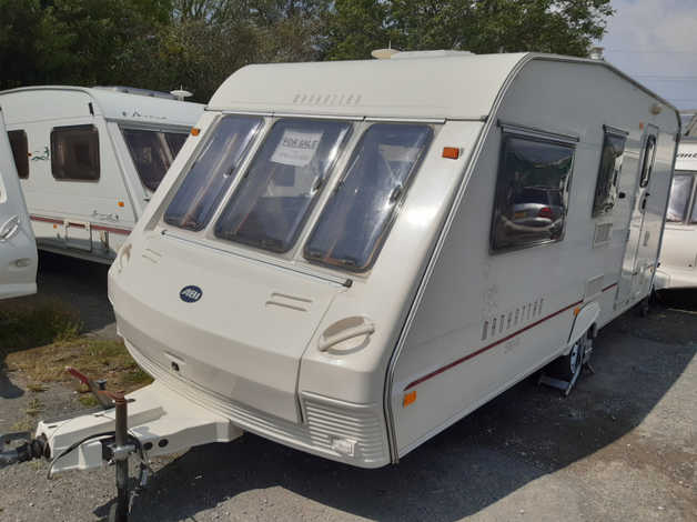 The Automatic Awning Is One Of The Most Beloved Features Of Modern Rvs There S Nothing More Relaxing Than Setting Up Your Home On Wh Rv Awning Caravan Awnings