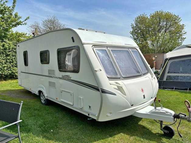 Abbey Vogue 495 Fixed Bed 4 Berth Caravan With Full Awning | in Clacton ...