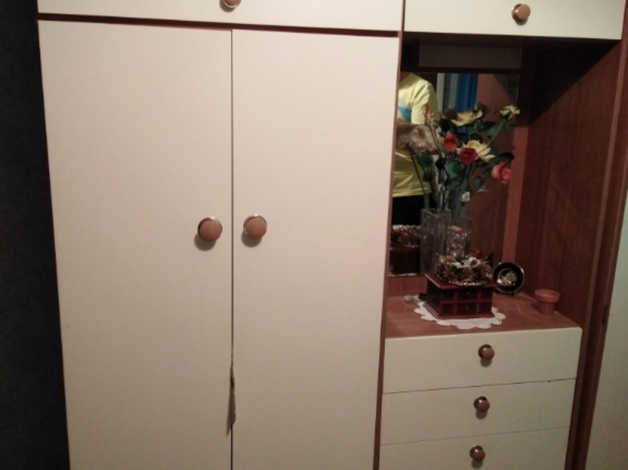 Wardrobe And Mirror And Drawers In Stockport Greater Manchester