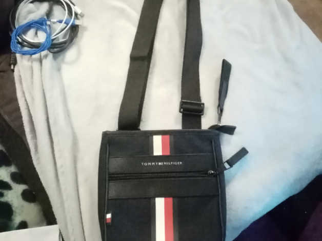 Hilfiger hot sale man bag