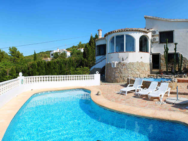 holiday-in-the-sun-quiet-mediterranean-villa-with-fantastic-view