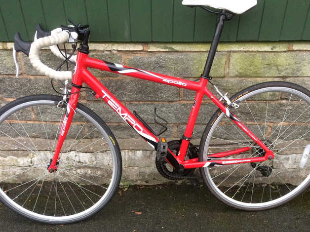 Apollo tempo junior road sales bike